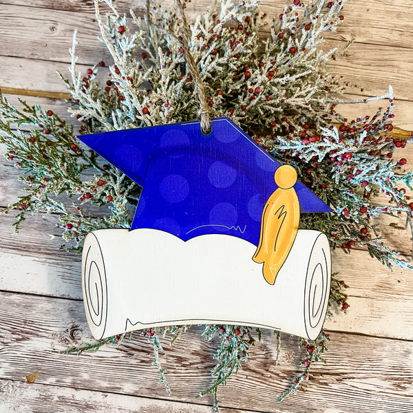 Grad hat and diploma ornament